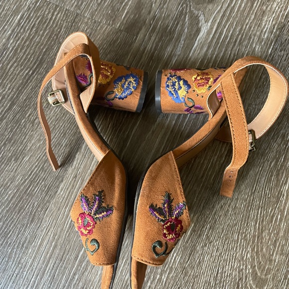 Shoes - EMBROIDERED HEELS